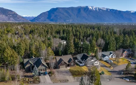 1018 Saint Andrews Dr, Columbia Falls, MT 59912