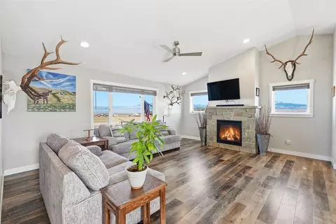 Living - 316 Spring St, Townsend, MT 59644 photo 1 of 3