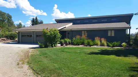 1025 Iron Cap Dr, Stevensville, MT 59870