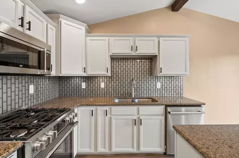 Kitchen - 109 Obrien Ter #C, Bigfork, MT 59911 photo 2 of 3