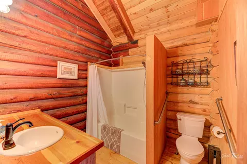 Bath - 2156 Lone Point Dr, Lincoln, MT 59639 photo 1 of 2