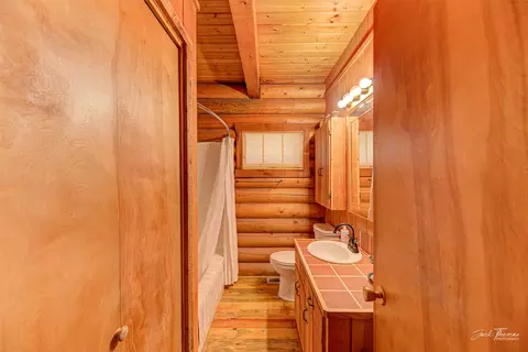 Bath - 2156 Lone Point Dr, Lincoln, MT 59639 photo 2 of 2