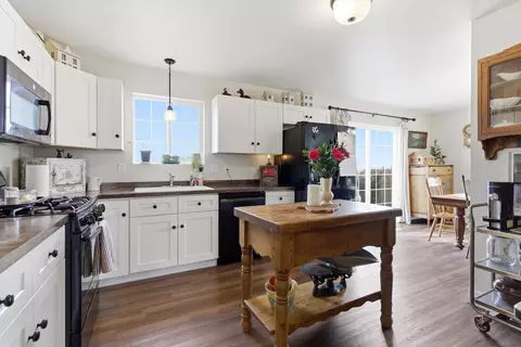 Kitchen - 1237 Mackinaw Loop, Somers, MT 59932 photo 2 of 2