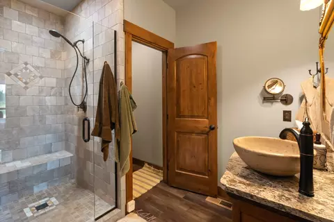 Bath - 776 Summerville Rd, Eureka, MT 59917 photo 1 of 3