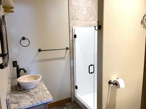 Bath - 776 Summerville Rd, Eureka, MT 59917 photo 3 of 3