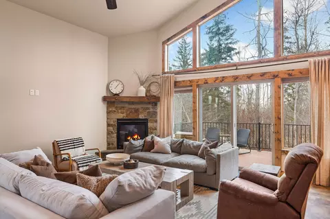 Living - 534 Evergreen Dr, Kalispell, MT 59901 photo 2 of 3