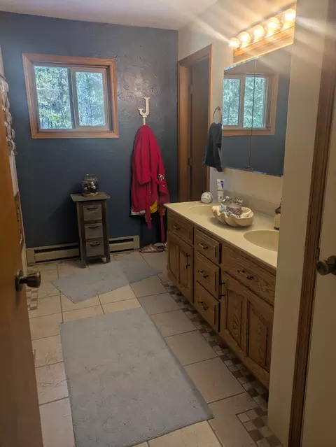 Bath - 71 Roza Rd, Libby, MT 59923 photo 1 of 3