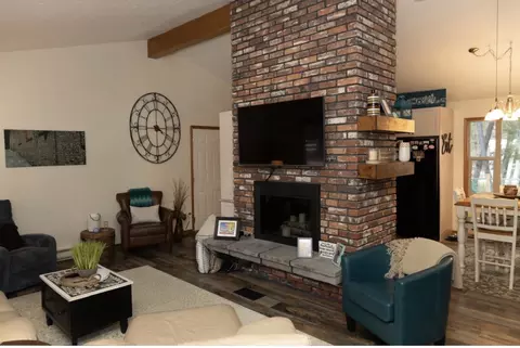 Living - 71 Roza Rd, Libby, MT 59923 photo 3 of 6
