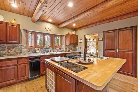 Kitchen - 205 Siderius Ln, Bigfork, MT 59911 photo 2 of 4