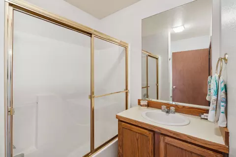 Bath - 205 Siderius Ln, Bigfork, MT 59911 photo 2 of 2