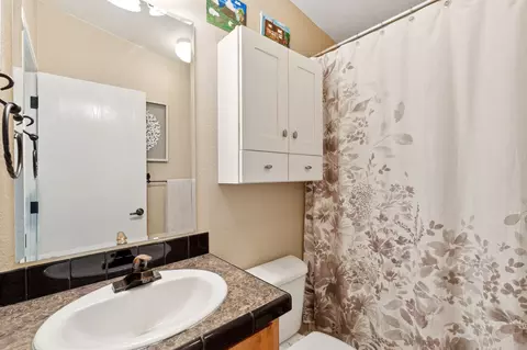 Bath - 2848 E Gorus Loop, Darby, MT 59829 photo 2 of 2