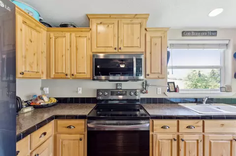 Kitchen - 2848 E Gorus Loop, Darby, MT 59829 photo 2 of 3