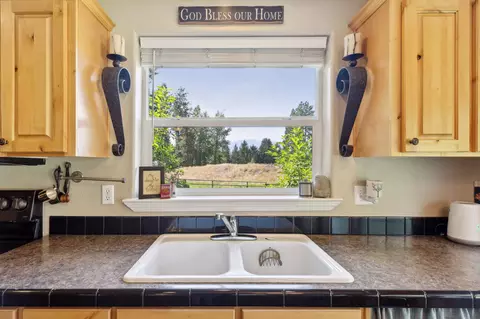 Kitchen - 2848 E Gorus Loop, Darby, MT 59829 photo 3 of 3