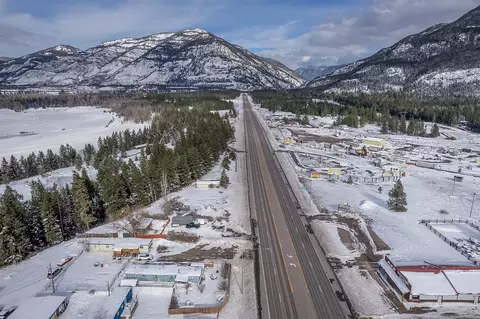 7386 Us Hwy 2 E, Columbia Falls, MT 59912