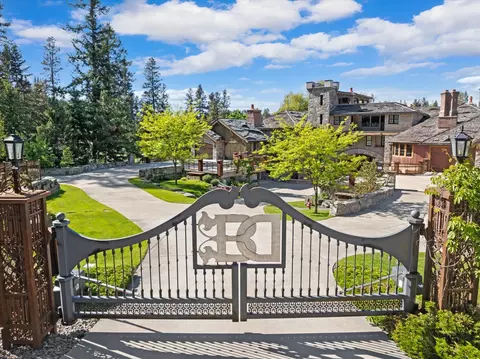 10 Bear Dance Vlg, Bigfork, MT 59911