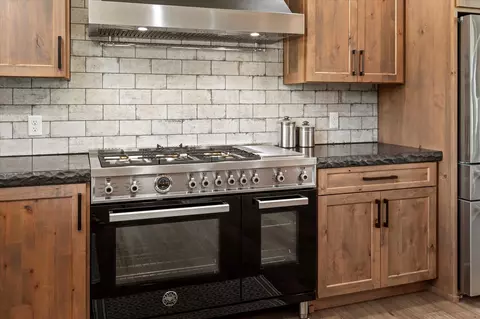 Kitchen - 40149 Us Highway 2 W, Libby, MT 59923 photo 8 of 11