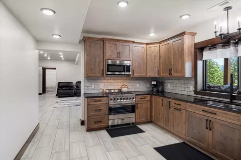 Kitchen - 40149 Us Highway 2 W, Libby, MT 59923 photo 10 of 11