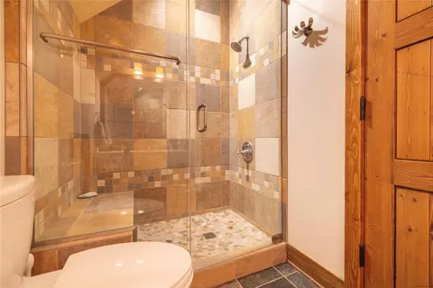 Bath - 1265 Pomeroy Trl, Eureka, MT 59917 photo 6 of 10
