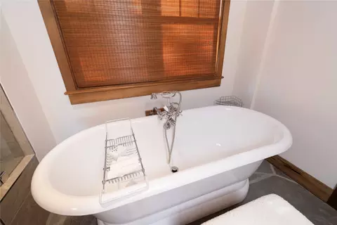 Bath - 1265 Pomeroy Trl, Eureka, MT 59917 photo 4 of 10