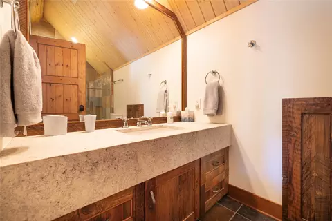 Bath - 1265 Pomeroy Trl, Eureka, MT 59917 photo 5 of 10