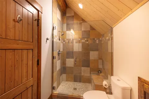 Bath - 1265 Pomeroy Trl, Eureka, MT 59917 photo 8 of 10