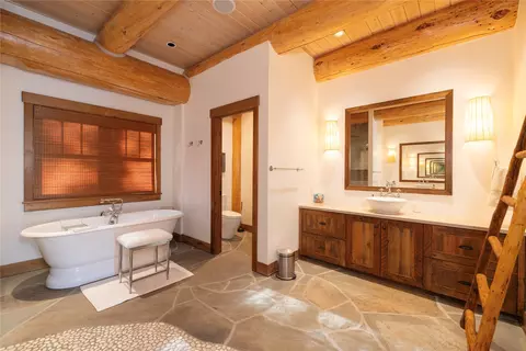 Bath - 1265 Pomeroy Trl, Eureka, MT 59917 photo 1 of 10