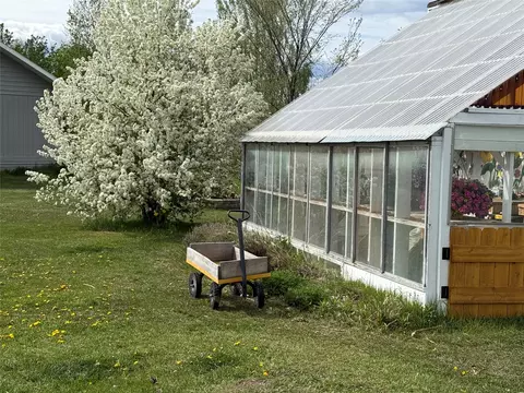 50 Baron Ln, Eureka, MT 59917