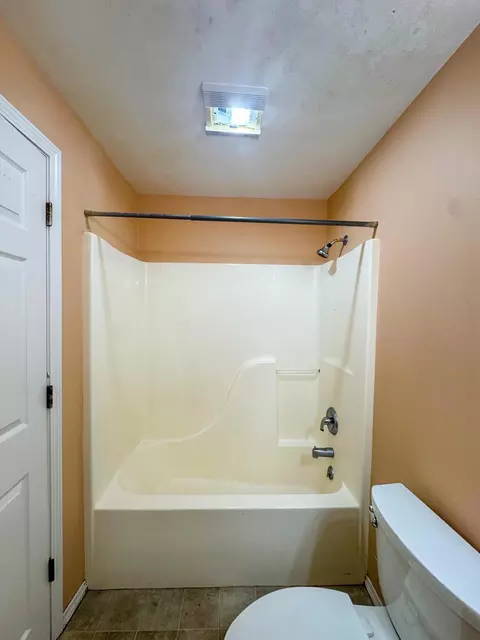 Bath - 1401 12th Ave E, Polson, MT 59860 photo 7 of 7