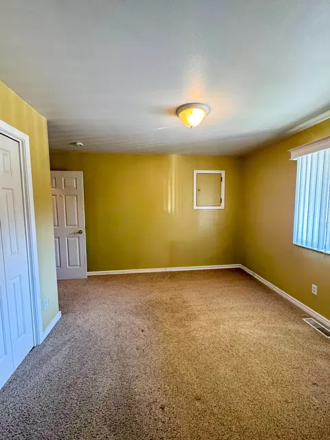 Bedroom - 1401 12th Ave E, Polson, MT 59860 photo 3 of 10