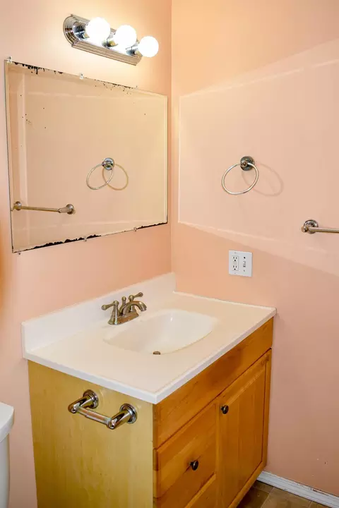 Bath - 1401 12th Ave E, Polson, MT 59860 photo 6 of 7