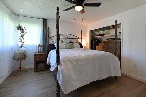 Bedroom - 911 Greers Ferry Rd, Libby, MT 59923 photo 2 of 4