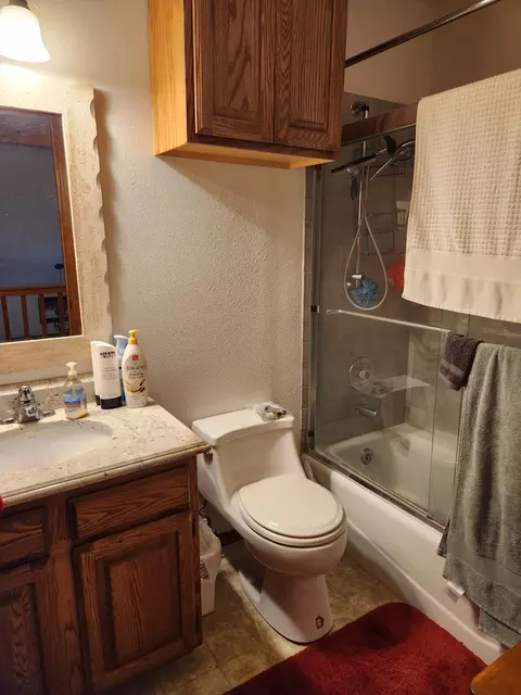 Bath - 458 Eureka Heights Rd, Eureka, MT 59917 photo 2 of 4