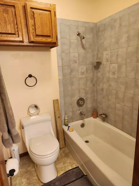 Bath - 458 Eureka Heights Rd, Eureka, MT 59917 photo 4 of 4