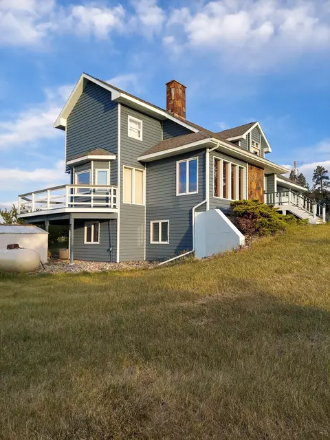 458 Eureka Heights Rd, Eureka, MT 59917