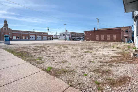 13 2nd Ave E, Polson, MT 59860