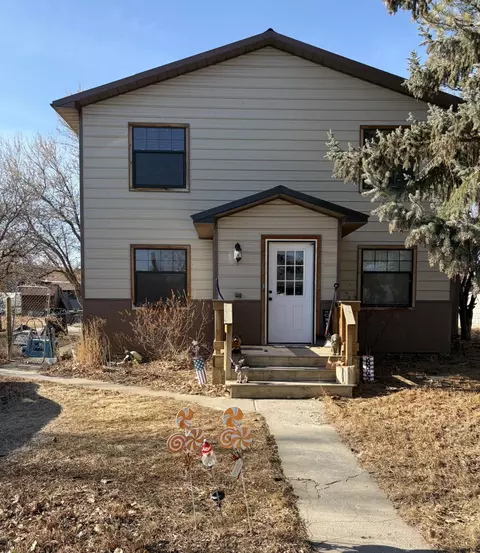 122 E Richland Ave, Shelby, MT 59474