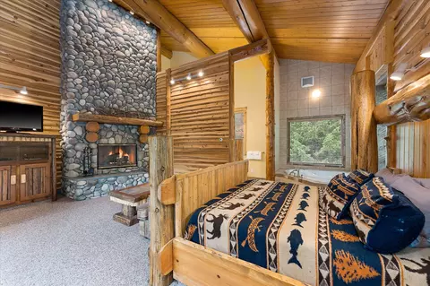 Bedroom - 3700 Glen Lake Rd, Eureka, MT 59917 photo 2 of 16