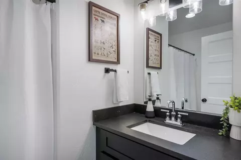 Bath - 519 1st Ave E, Kalispell, MT 59901 photo 2 of 4
