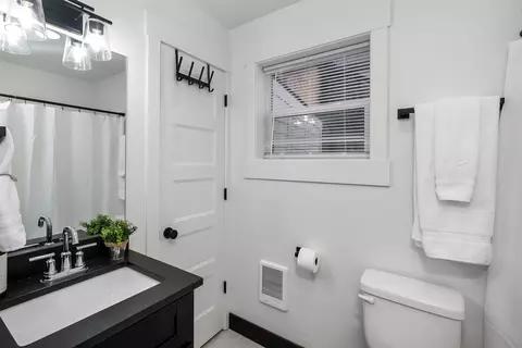 Bath - 519 1st Ave E, Kalispell, MT 59901 photo 3 of 4