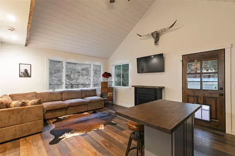 Living - 30260 Beavertail Rd, Clinton, MT 59825 photo 2 of 3