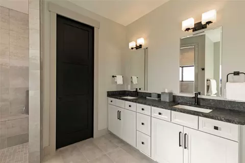 Bath - 748 Ranch Ridge Ln, Florence, MT 59833 photo 3 of 7