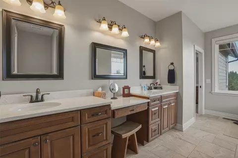 Bath - 526 Bitterroot Dr, Florence, MT 59833 photo 2 of 8