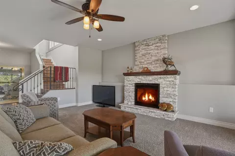 Living - 526 Bitterroot Dr, Florence, MT 59833 photo 7 of 8