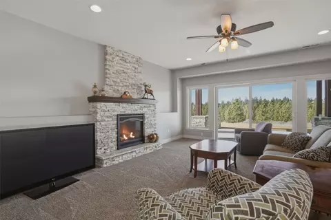 Living - 526 Bitterroot Dr, Florence, MT 59833 photo 6 of 8