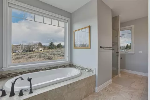 Bath - 526 Bitterroot Dr, Florence, MT 59833 photo 6 of 8