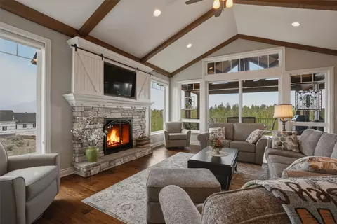 Living - 526 Bitterroot Dr, Florence, MT 59833 photo 2 of 8
