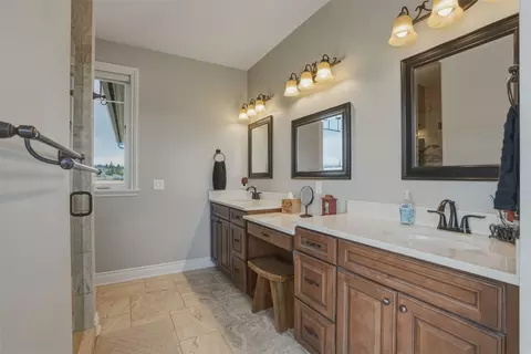 Bath - 526 Bitterroot Dr, Florence, MT 59833 photo 3 of 8