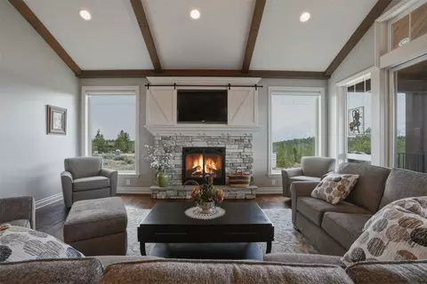 Living - 526 Bitterroot Dr, Florence, MT 59833 photo 3 of 8