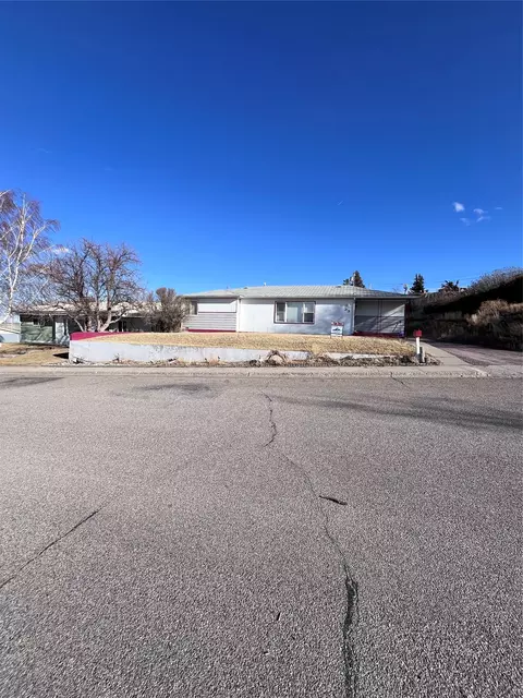33 10th Ave SE, Cut Bank, MT 59427