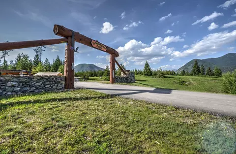 12135 Us Hwy 2 E, West Glacier, MT 59936